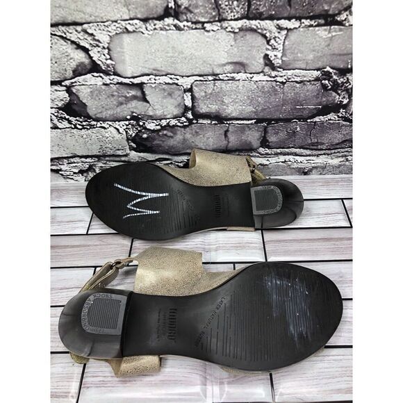 Munro American Taupe Shimmer Leather Strap  Casual Heels Women’s Sz 8.5M US/39EU - Picture 7 of 16